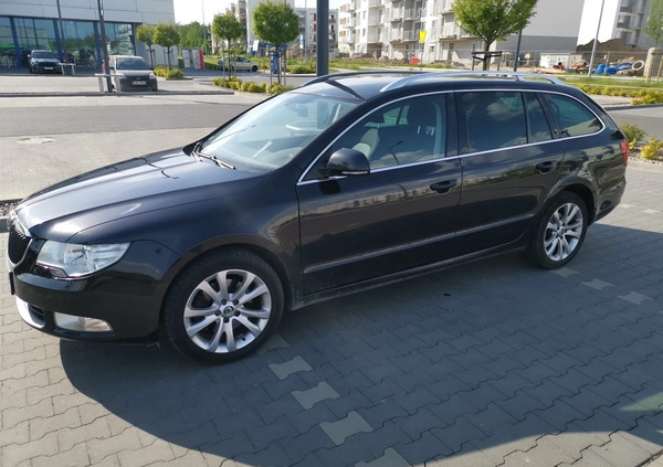 Skoda Superb cena 25000 przebieg: 287924, rok produkcji 2010 z Poznań małe 211